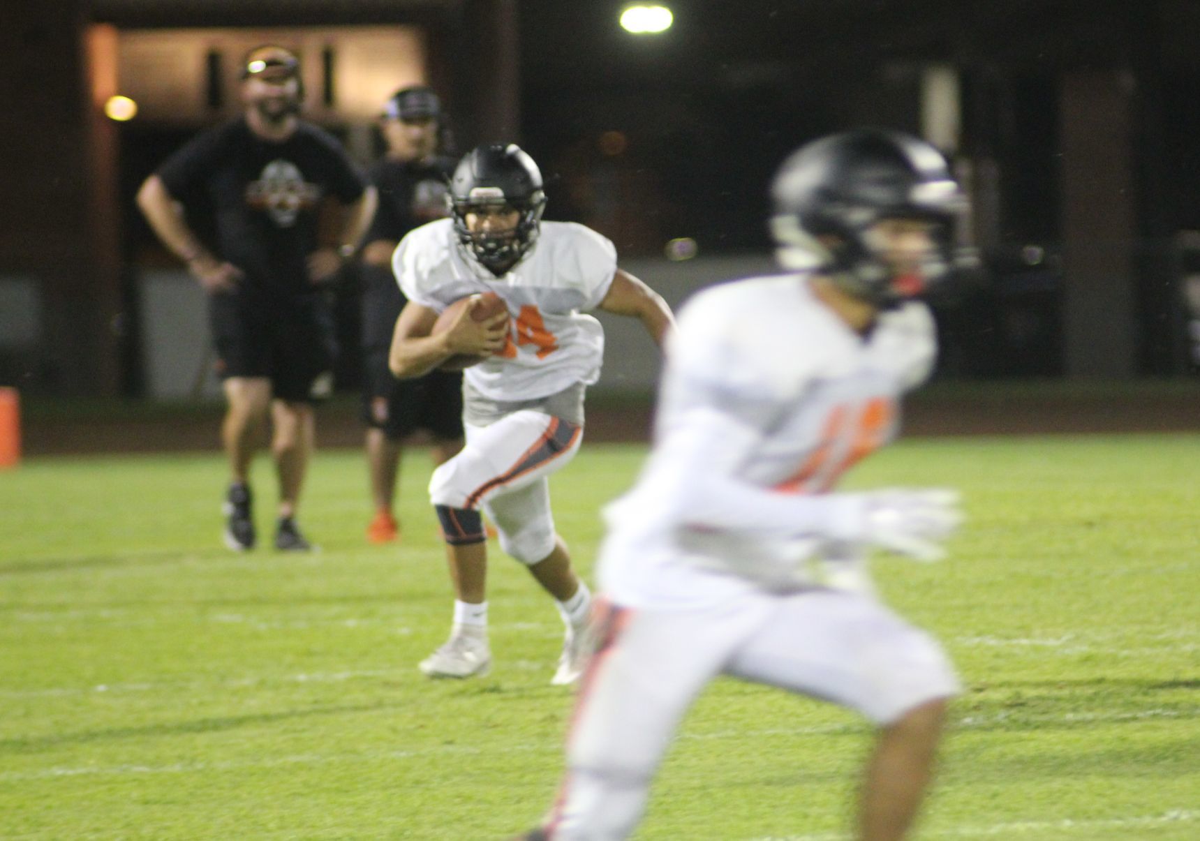 Kingsburg, Selma compete in scrimmages